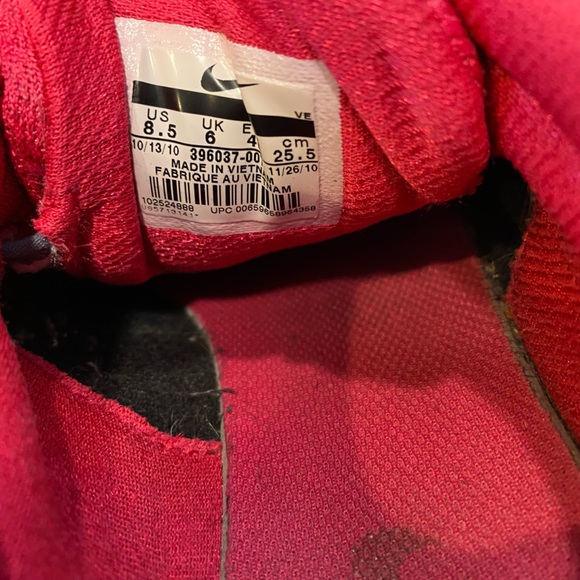 Nike Shoes - Picture 3 of 6